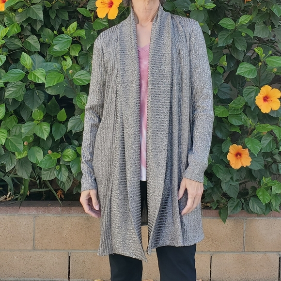 Covington Sweaters - COVINGTON gray long sleeve textured cardigan Med travel office casual